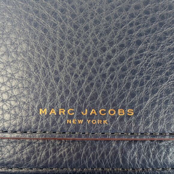 Marc Jacobs Recruit Wallet on Crossbody Strap – Navy Blue with Burgundy Trim - Picture 6 of 8